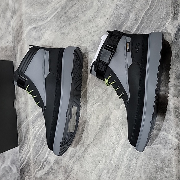 NIB (new in box) Men's UGG size 9 Boots - Picture 7 of 7